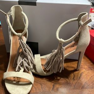 Mossimo(target) 8 1/2 taupe suede fringe heel